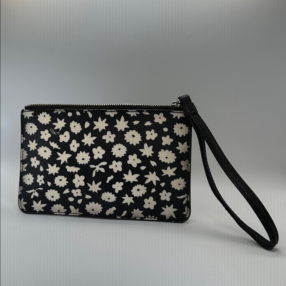 Coach Black Floral Print Wristlet Clutch🌻🌼